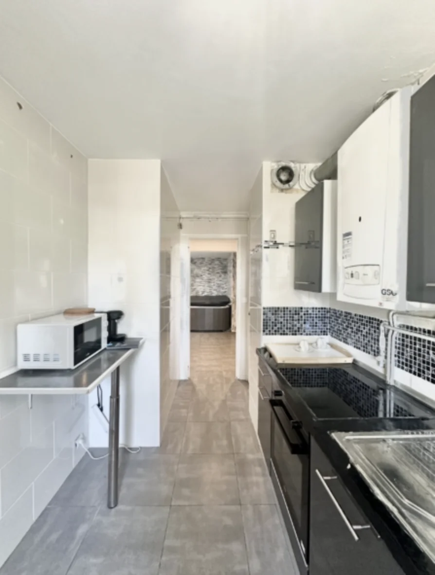 Appartement T2 Marseille - Chambre avec placards intégrés