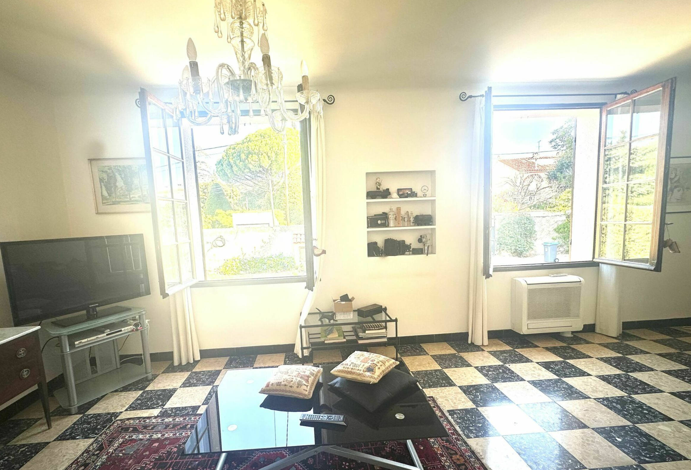 Maison T4 Marseille 12ème - Séjour spacieux avec grandes ouvertures