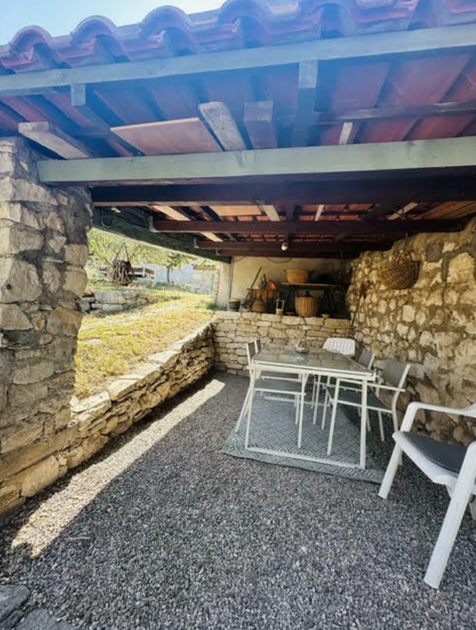 Terrasse et environnement verdoyant maison provençale Marseille