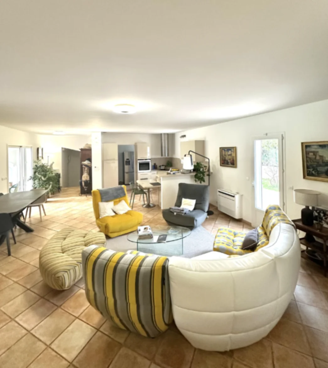 Salon lumineux villa plain-pied Saint-Cyr-sur-Mer